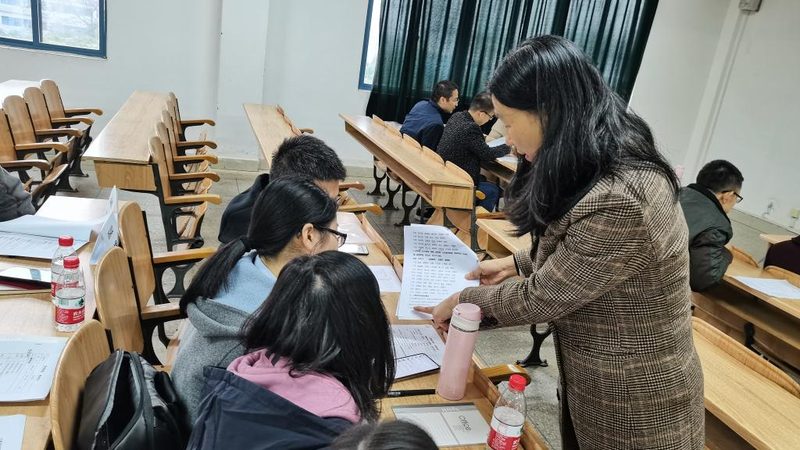 考一级建造师培训班费用：如何合理选择？**