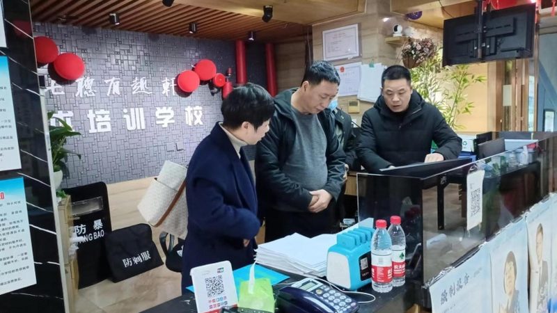 公司内训与户外拓展：两种培训方式的差异解析**