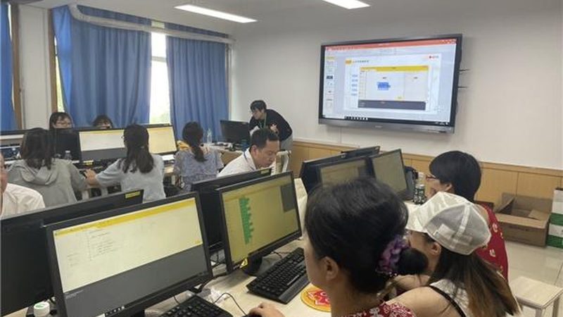 成人高考历年分数线揭秘：变化背后的趋势与应对